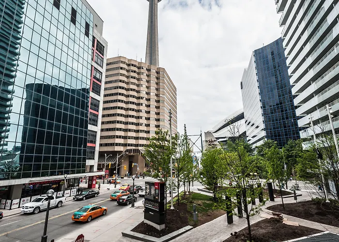 Hotels with pool Life Suites Loft - Cn Tower