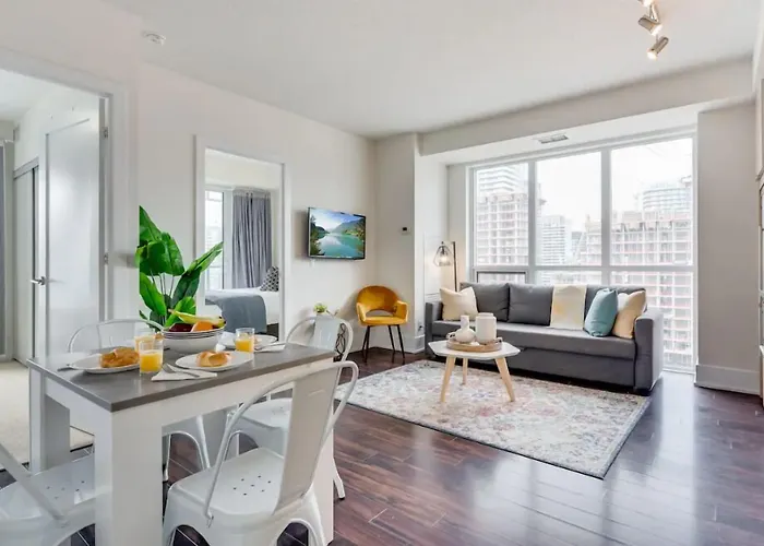 Hotels with pool Life Suites Loft - Cn Tower