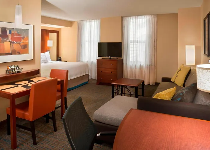 Residence Inn By Marriott Toronto Downtown / Entertainment District