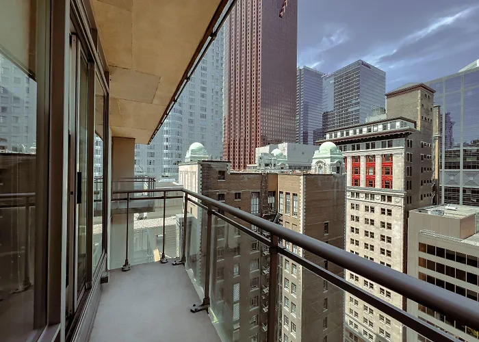 Kid friendly hotel Executive Cosmopolitan Toronto